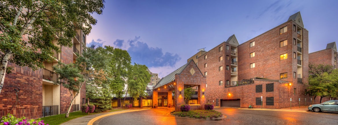 outdoor image of buildings holmstad